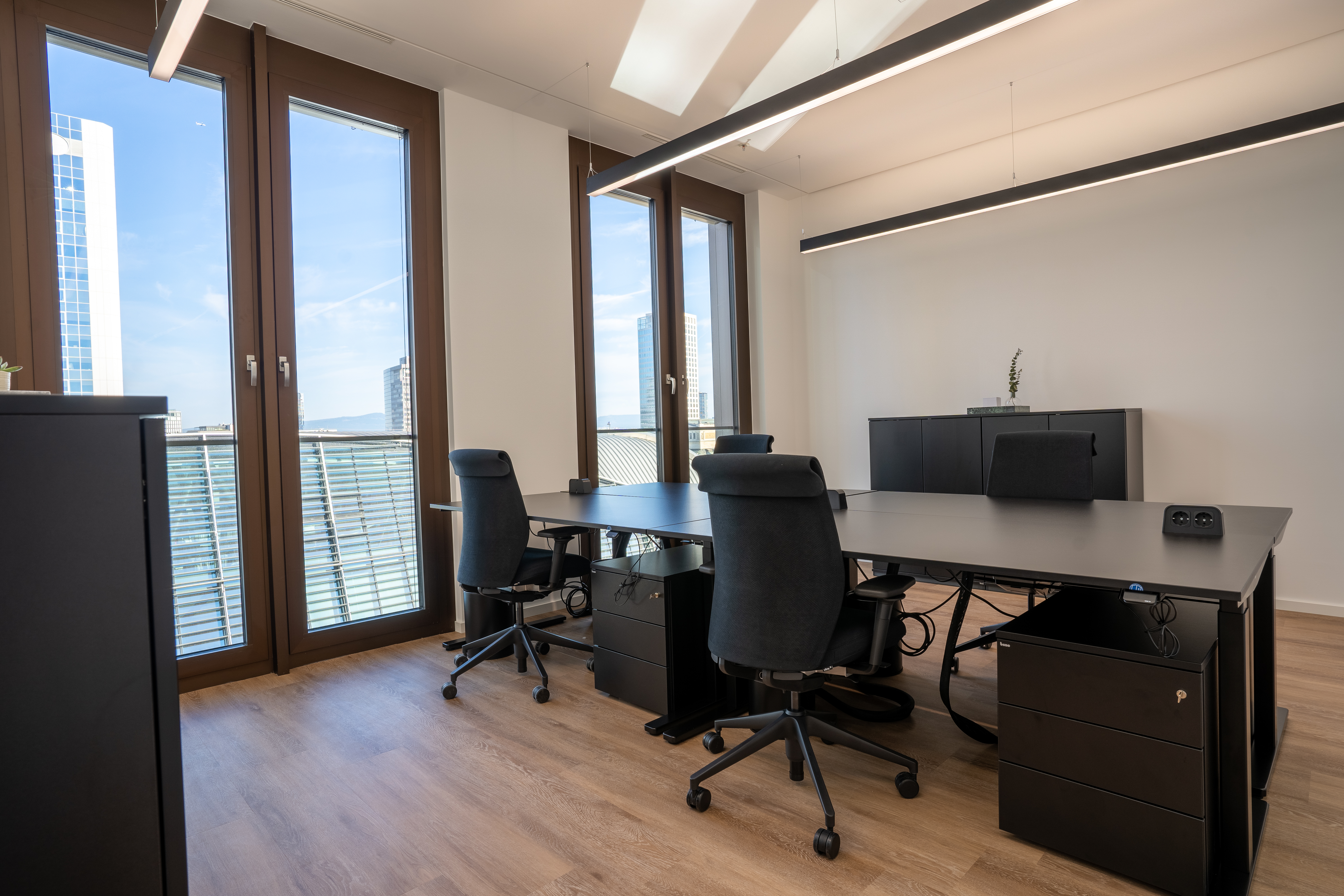 Executive offices at Frankfurt Junghof Plaza